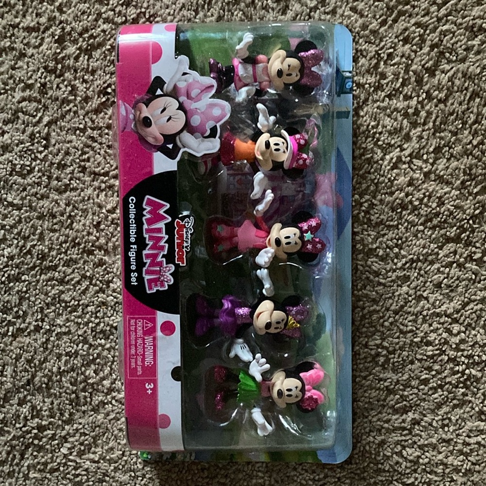 Minnie collectible figure set
